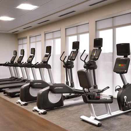 Courtyard By Marriott Сидър Сити Екстериор снимка